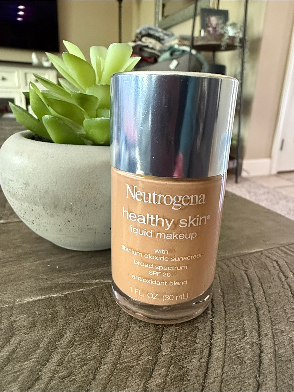 Neutrogena Healthy Skin Liquid Makeup - Fresh Beige 70 - New!!